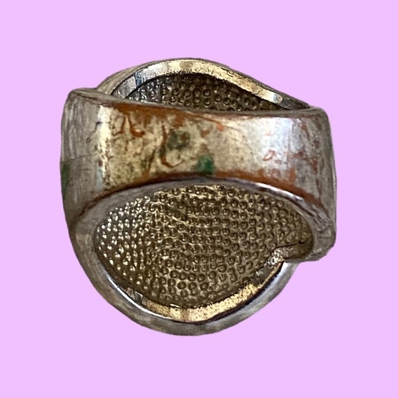Ladies Size 8 Silver Cocktail Ring - Picture 3 of 3